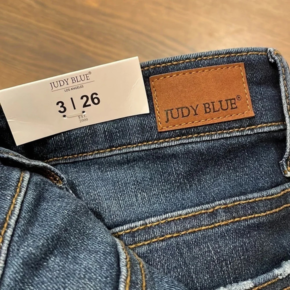 NWT Judy Blue Relaxed Fit Mid-Rise Jeans - Picture 6 of 7